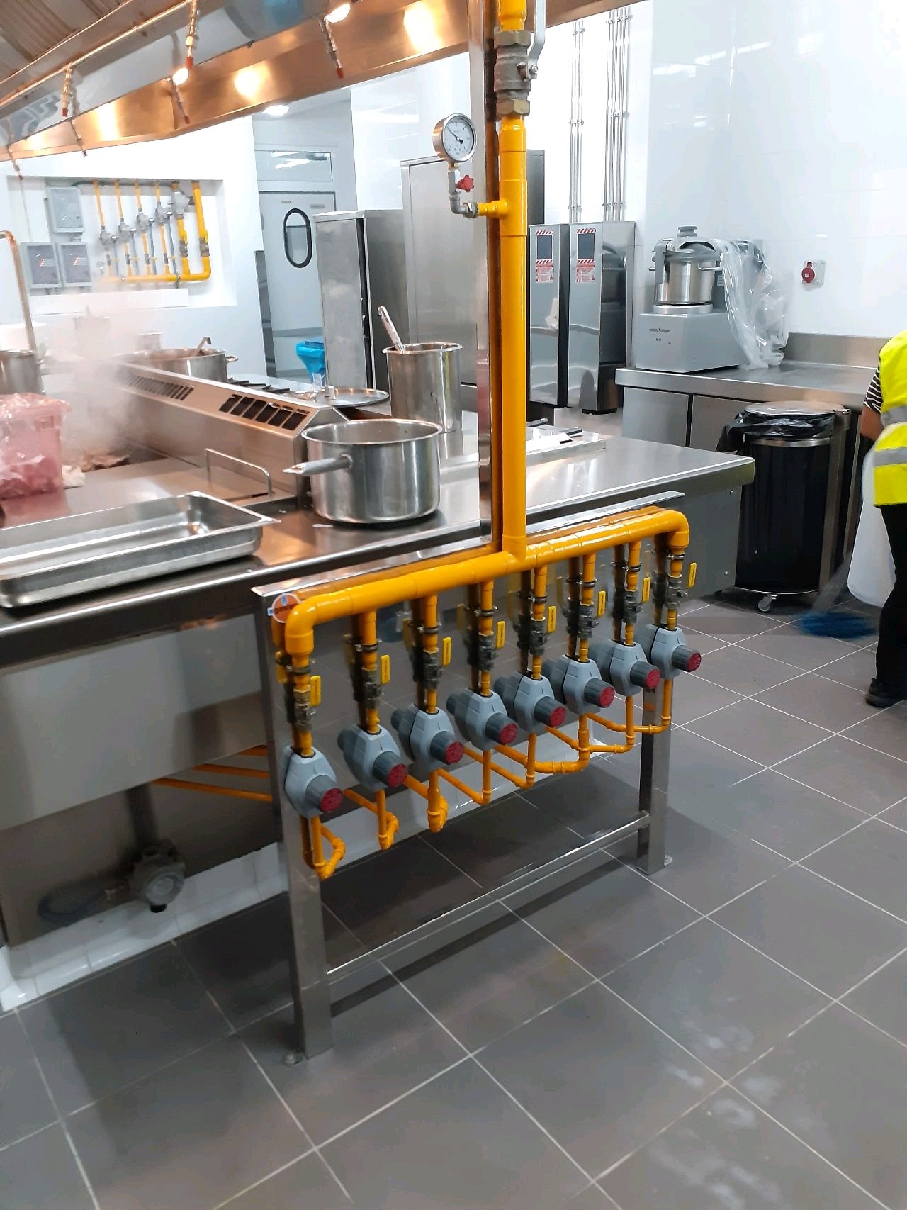 Instalación segura de calentador de gas butano por técnico certificado de Nou Gas.